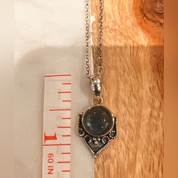 Labradorite pendant - Picture 3 of 3